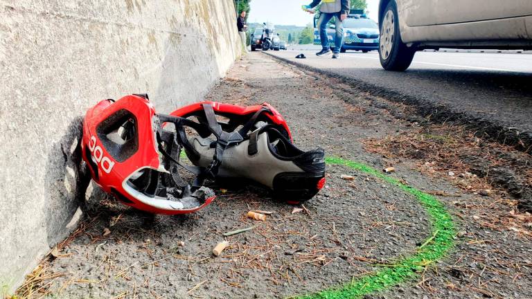Rimini, incidente: grave ciclista travolto poco prima del confine con San Marino, l’investitore prova a scappare ma viene individuato - VIDEO GALLERY Rimini, incidente: grave ciclista travolto poco prima del confine con San Marino, l’investitore prova a scappare ma viene individuato - VIDEO GALLERY