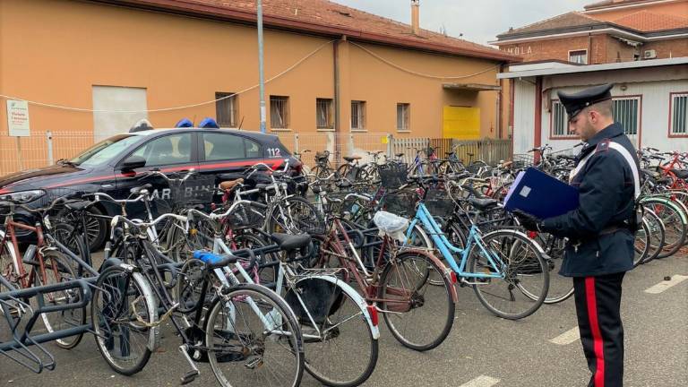 Imola, denunciati quattro giovani ladri di biciclette Imola, denunciati quattro giovani ladri di biciclette