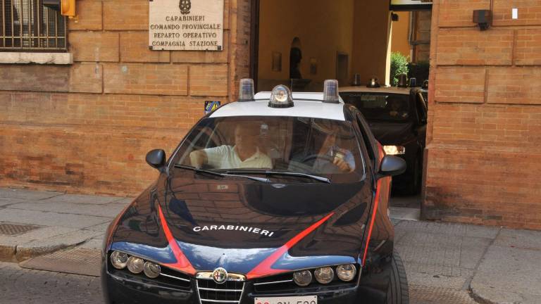 Forlì. Ruba al supermercato e cerca di scappare, arrestato dai carabinieri Forlì. Ruba al supermercato e cerca di scappare, arrestato dai carabinieri