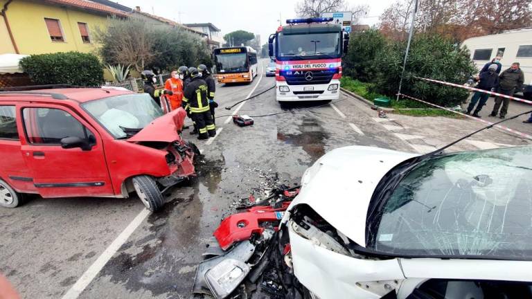 Incidente mortale, chiusa la via Emilia a Rimini Incidente mortale, chiusa la via Emilia a Rimini