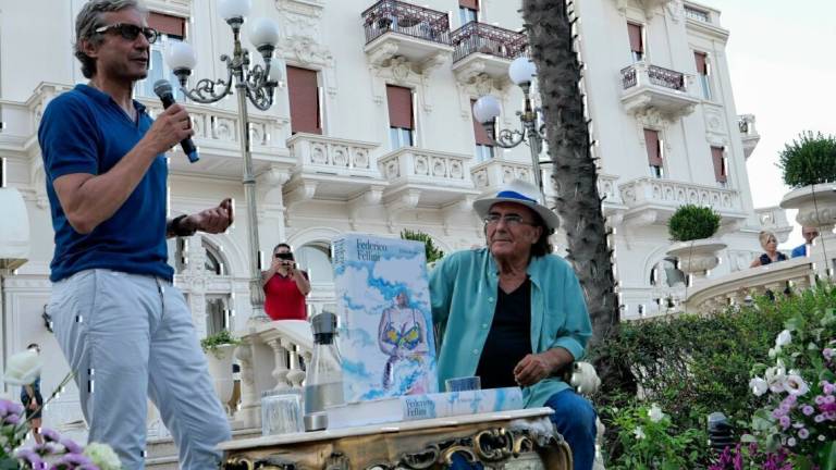 Al Bano canta e incanta al Grand Hotel di Rimini Al Bano canta e incanta al Grand Hotel di Rimini