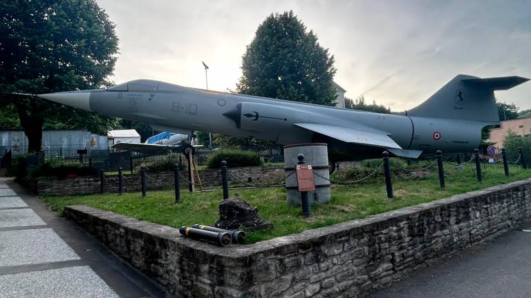 Castel del Rio, da giovedì un F104 esposto davanti al Museo della guerra Castel del Rio, da giovedì un F104 esposto davanti al Museo della guerra