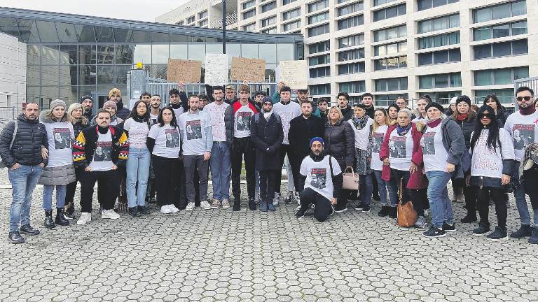 Femminicidio di Angela, aggredita a Rimini l’avvocata del marito dopo la sentenza. “Mi hanno accompagnata a casa gli agenti: ho paura”. L’Ordine stigmatizza Femminicidio di Angela, aggredita a Rimini l’avvocata del marito dopo la sentenza. “Mi hanno accompagnata a casa gli agenti: ho paura”. L’Ordine stigmatizza