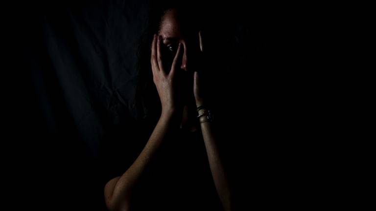 Rimini, schiaffi e violenza sessuale a un transessuale: arrestati due giovani Rimini, schiaffi e violenza sessuale a un transessuale: arrestati due giovani