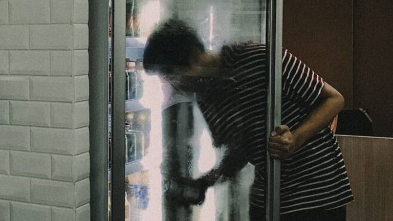 Rimini, ci ricasca e vende alcolici dopo la mezzanotte: minimarket chiuso per 15 giorni Rimini, ci ricasca e vende alcolici dopo la mezzanotte: minimarket chiuso per 15 giorni