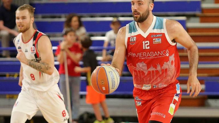 Basket B: bis di RivieraBanca, Raggisolaris e Andrea Costa ko, i Tigers pareggiano Basket B: bis di RivieraBanca, Raggisolaris e Andrea Costa ko, i Tigers pareggiano