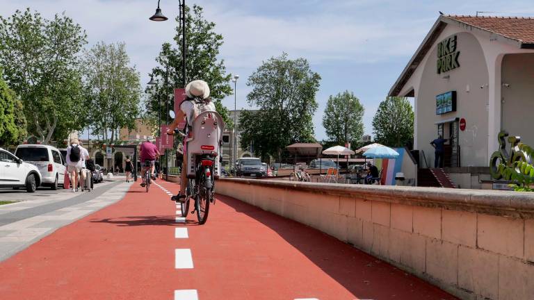 Una pista ciclabile a Rimini Una pista ciclabile a Rimini