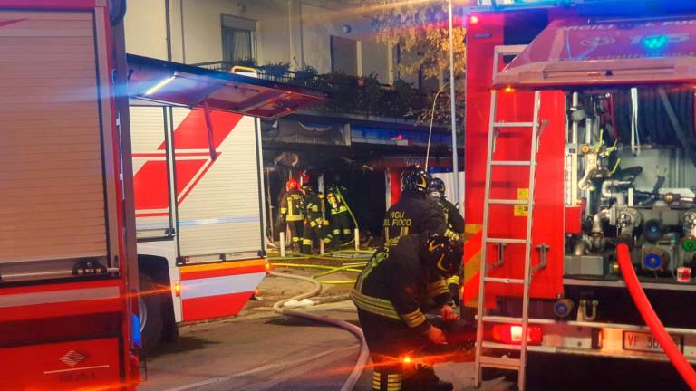 Riccione. Fiamme al negozio di articoli da ciclismo Riccione. Fiamme al negozio di articoli da ciclismo