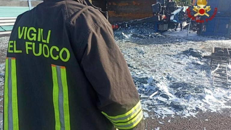 Forlì, camion a fuoco: riaperta una corsia dell’A14. Tre chilometri di coda VIDEO GALLERY Forlì, camion a fuoco: riaperta una corsia dell’A14. Tre chilometri di coda VIDEO GALLERY