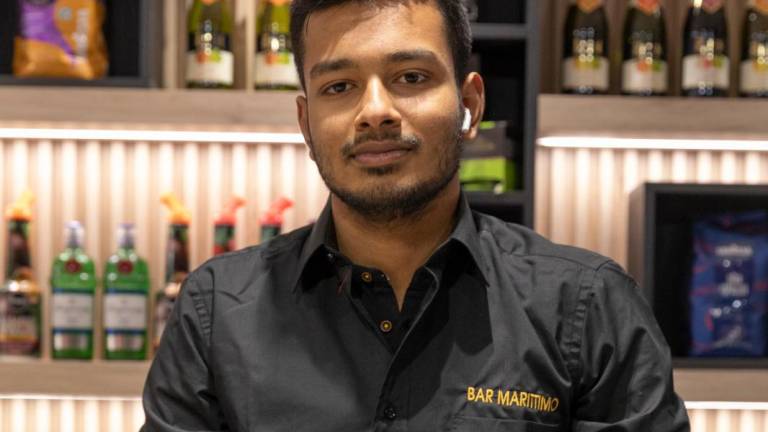Il barman bengalese del Bar Marittimo: Io a Rimini, la città più accogliente d'Italia Il barman bengalese del Bar Marittimo: Io a Rimini, la città più accogliente d'Italia