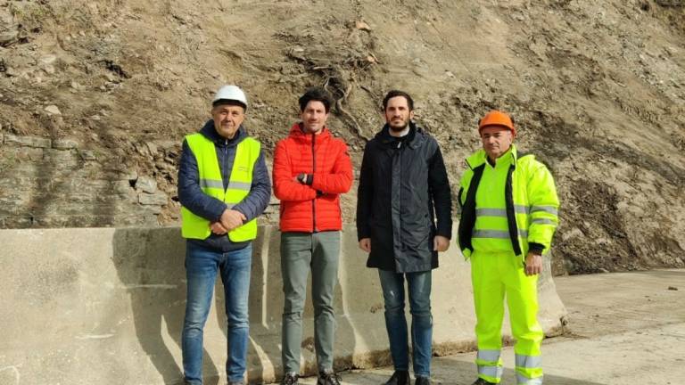 Frane: slitta a domani la riapertura a senso unico alternato della strada tra Bagno e San Piero e si lavora su quella dei Mandrioli Frane: slitta a domani la riapertura a senso unico alternato della strada tra Bagno e San Piero e si lavora su quella dei Mandrioli