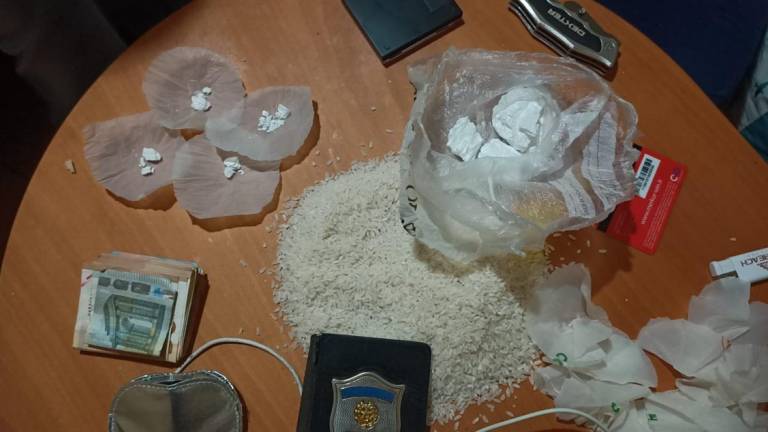 Forlì, irruzione nell'appartamento dello spaccio: due arresti Forlì, irruzione nell'appartamento dello spaccio: due arresti