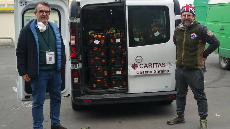 Cesena, dal For Mercato Ortofrutticolo 10 quintali di frutta al popolo ucraino Cesena, dal For Mercato Ortofrutticolo 10 quintali di frutta al popolo ucraino