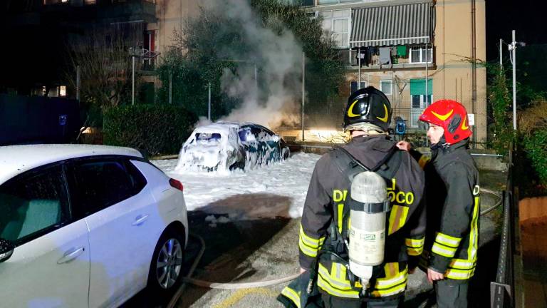 Rimini. Prende fuoco un’auto elettrica in sosta al suo primo giorno di servizio VIDEO GALLERY Rimini. Prende fuoco un’auto elettrica in sosta al suo primo giorno di servizio VIDEO GALLERY