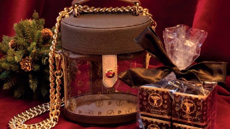 Cesena, a Natale spuntano i wafer nella borsa da boutique: alleanza tra Babbi e Pollini Cesena, a Natale spuntano i wafer nella borsa da boutique: alleanza tra Babbi e Pollini