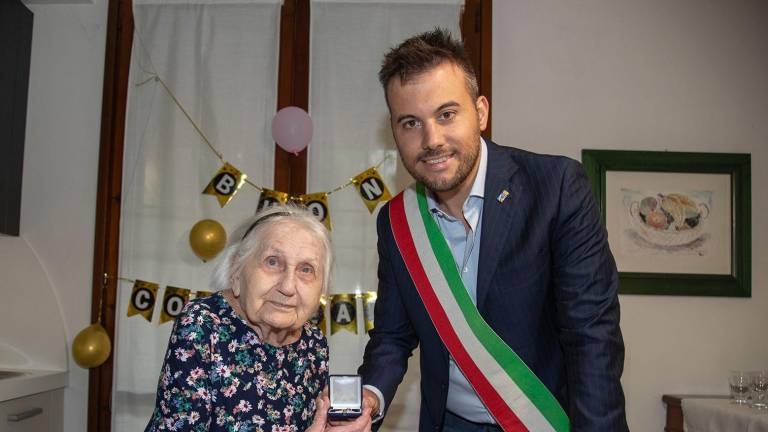 Imola. La famiglia super longeva: Giuseppina compie cento anni, anche la mamma aveva raggiunto il secolo Imola. La famiglia super longeva: Giuseppina compie cento anni, anche la mamma aveva raggiunto il secolo