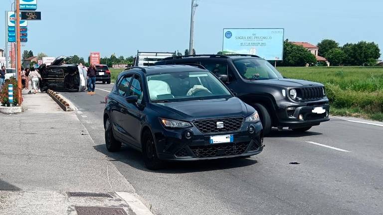 Cesena, incidente frontale sulla Cervese: traffico in tilt, una donna in ospedale Cesena, incidente frontale sulla Cervese: traffico in tilt, una donna in ospedale