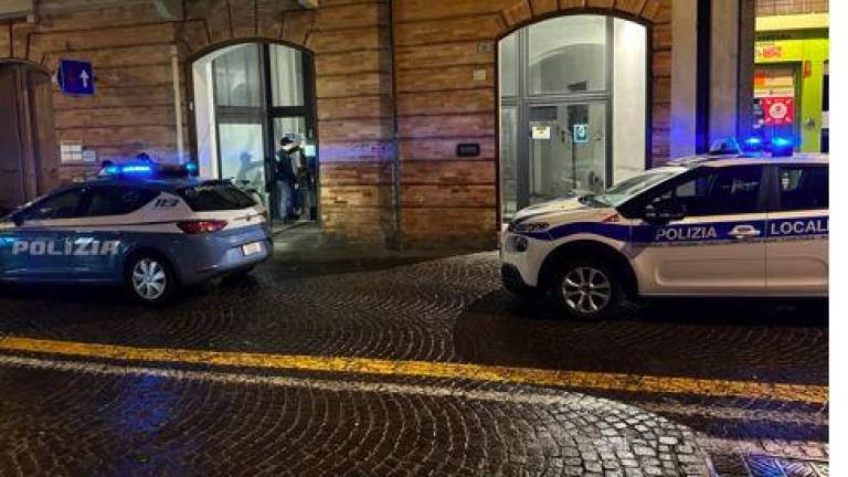 Forlì. Ritrovo di persone pericolose, birreria chiusa per dieci giorni. La Questura valuta la posizione anche di altre attività Forlì. Ritrovo di persone pericolose, birreria chiusa per dieci giorni. La Questura valuta la posizione anche di altre attività