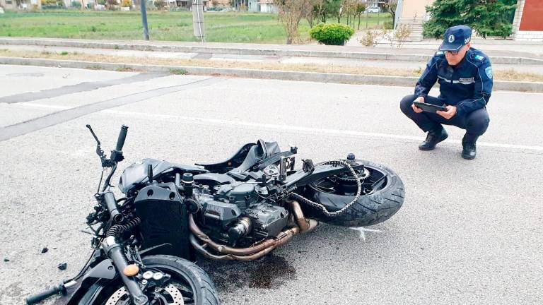 La moto dopo l’incidente La moto dopo l’incidente