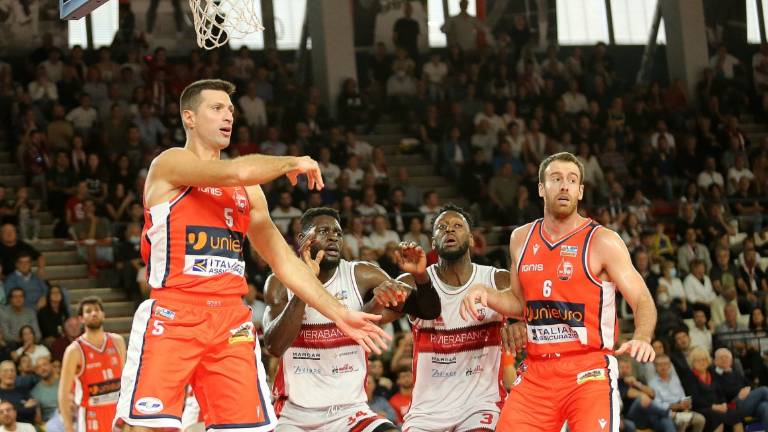 Basket A2, l'Unieuro si scopre subito bella Basket A2, l'Unieuro si scopre subito bella