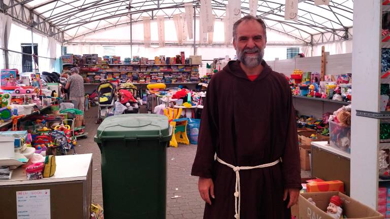 Frate Matteo Ghisini che presiede l’odv Missione per bene e coordina il mercatino dei Cappuccini Frate Matteo Ghisini che presiede l’odv Missione per bene e coordina il mercatino dei Cappuccini