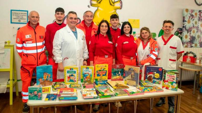 La donazione dei 70 libri per bambini La donazione dei 70 libri per bambini