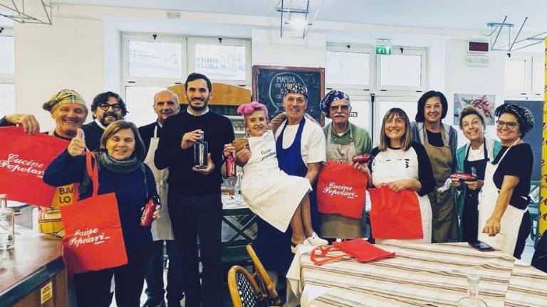 Cesena, Cucine Popolari plastic free: ecco l'erogatore dell'acqua e 200 borracce Cesena, Cucine Popolari plastic free: ecco l'erogatore dell'acqua e 200 borracce
