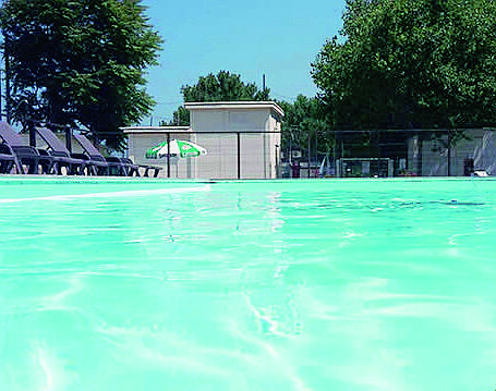 Misano, abusiva la piscina del camping in cui la bimba rischiò di annegare Misano, abusiva la piscina del camping in cui la bimba rischiò di annegare