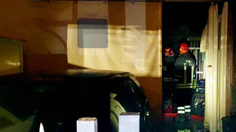 Riccione. Incendio in appartamento, salvata una coppia e il cane - Fotogallery Riccione. Incendio in appartamento, salvata una coppia e il cane - Fotogallery