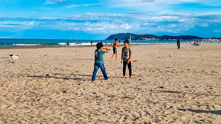 Un caldo sabato d’autunno al mare in Romagna: l’estate 2023 non finisce mai Un caldo sabato d’autunno al mare in Romagna: l’estate 2023 non finisce mai