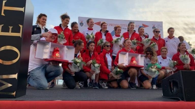 Una riminese nell'equipaggio femminile che vince la Veleziana Una riminese nell'equipaggio femminile che vince la Veleziana