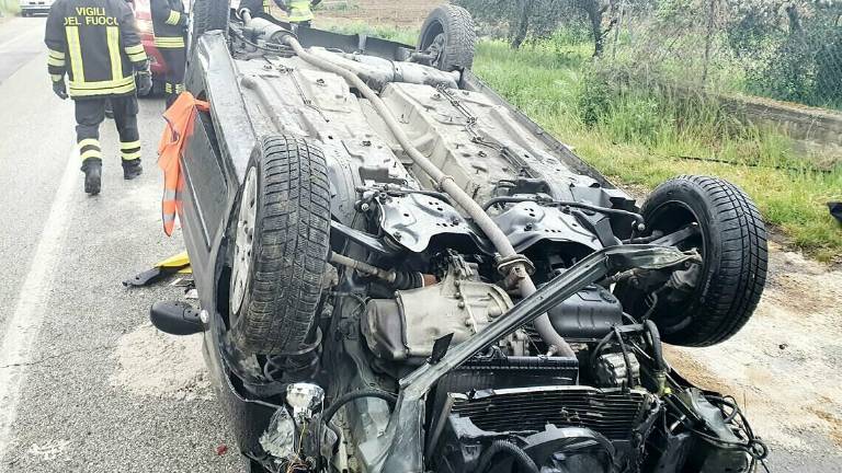 Rimini: auto si ribalta, una bambina e la sorella in ospedale Rimini: auto si ribalta, una bambina e la sorella in ospedale