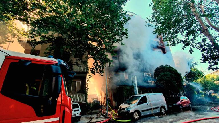 Cattolica. Fiamme all’ex hotel Hawaii Cattolica. Fiamme all’ex hotel Hawaii