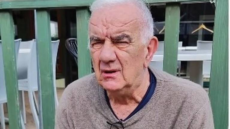 Gene Gnocchi: «Leggo tutto ed è perfetto per pulire anche i vetri» Gene Gnocchi: «Leggo tutto ed è perfetto per pulire anche i vetri»