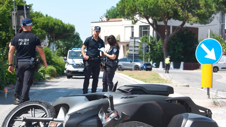 Riccione, ragazza investita da uno scooter Riccione, ragazza investita da uno scooter