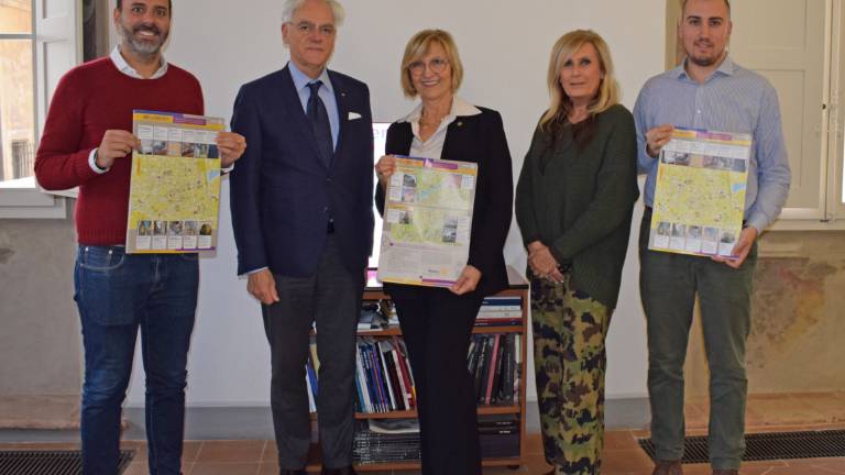 Il Rotary club di Ravenna consegna al Comune mappa per viaggiare tra le opere d’arte Il Rotary club di Ravenna consegna al Comune mappa per viaggiare tra le opere d’arte