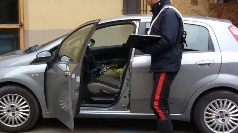 Castel Guelfo, lasciano il bimbo in auto per andare a rubare Castel Guelfo, lasciano il bimbo in auto per andare a rubare