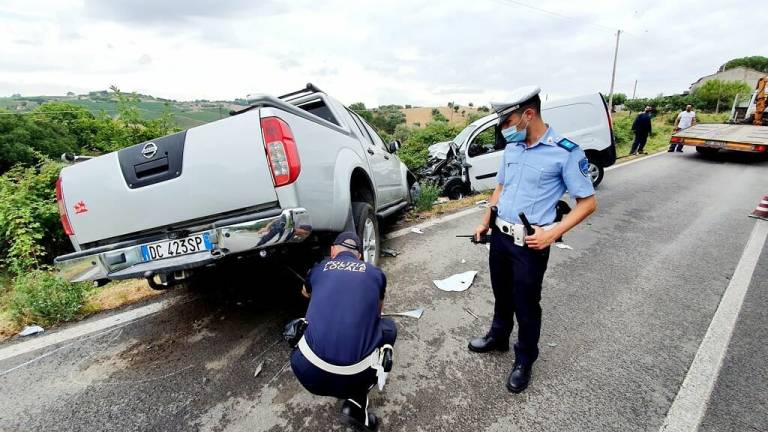 Coriano. Scontro frontale, due feriti ricoverati al Bufalini Coriano. Scontro frontale, due feriti ricoverati al Bufalini