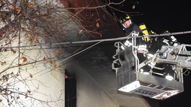Rimini, incendio nella notte all’hotel Costa d’Oro VIDEO GALLERY Rimini, incendio nella notte all’hotel Costa d’Oro VIDEO GALLERY
