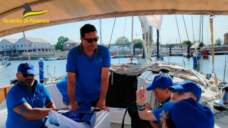 Ravenna, una giornata speciale per i bambini del Centro Anacleto in barca a vela con la Guardia di Finanza - Gallery Ravenna, una giornata speciale per i bambini del Centro Anacleto in barca a vela con la Guardia di Finanza - Gallery