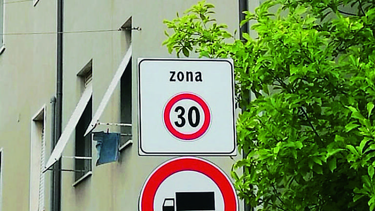 Forlì, ancora irrisolto il problema dei tir nel quartiere Romiti Forlì, ancora irrisolto il problema dei tir nel quartiere Romiti