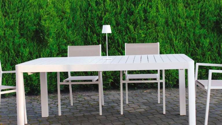 Come scegliere i tavoli da giardino: trasformare lo spazio all’aperto in un’oasi di relax Come scegliere i tavoli da giardino: trasformare lo spazio all’aperto in un’oasi di relax