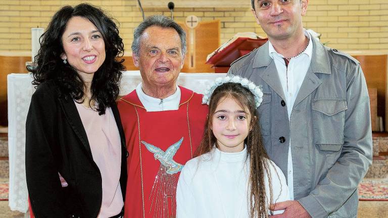 Mamma e babbo sposi a sorpresa a Riccione dopo la comunione della figlia Mamma e babbo sposi a sorpresa a Riccione dopo la comunione della figlia