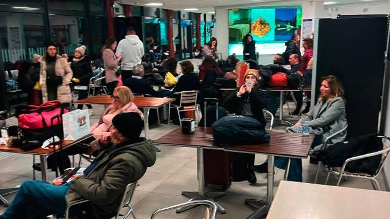 Forlì. Odissea al Ridolfi, annullato volo Ryanair per Palermo Forlì. Odissea al Ridolfi, annullato volo Ryanair per Palermo