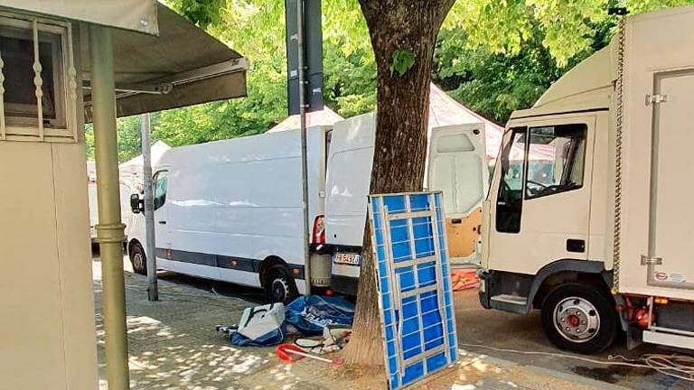 Cesena, chiosco di piadina inghiottito dai furgoni: Chiusi il giorno della Fiera Cesena, chiosco di piadina inghiottito dai furgoni: Chiusi il giorno della Fiera