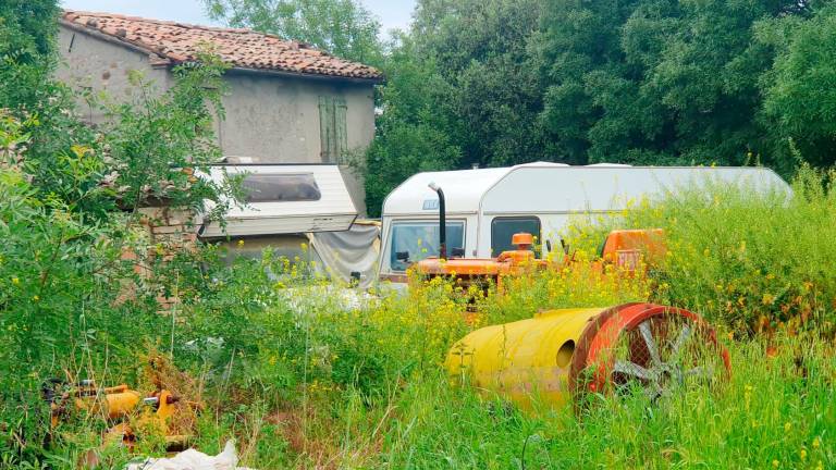 Santarcangelo, donna trovata morta nella sua roulotte in campagna: l’ex artista di strada viveva nel degrado - Gallery