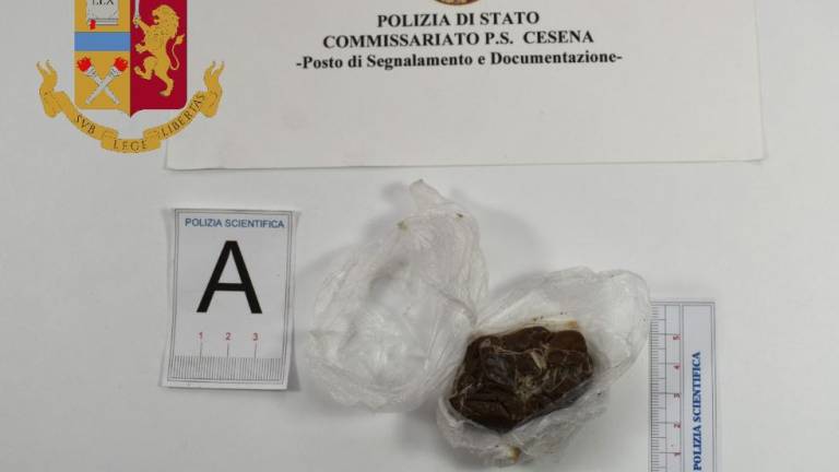 Cesenatico, sgominato un terzetto di spacciatori di droga: due arresti e una denuncia Cesenatico, sgominato un terzetto di spacciatori di droga: due arresti e una denuncia