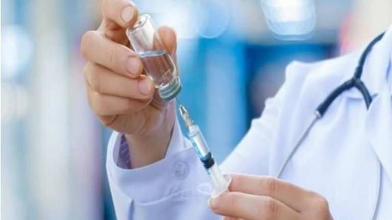 Terza dose dopo 5 mesi, via libera dall'Aifa, accelerata per salvare il Natale Terza dose dopo 5 mesi, via libera dall'Aifa, accelerata per salvare il Natale