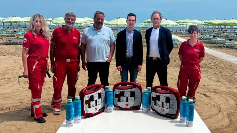 La donazione dei defibrillatori La donazione dei defibrillatori