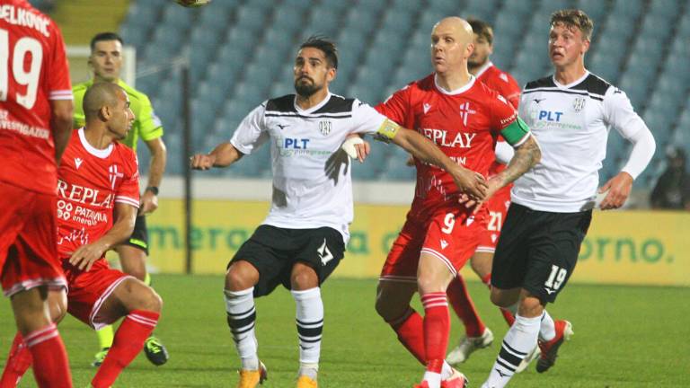 Calcio C, il Padova passa con merito al Manuzzi (0-2) Calcio C, il Padova passa con merito al Manuzzi (0-2)